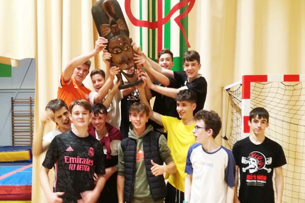 Les 2ndes internes, vainqueurs du tournoi de balle au prisonniers