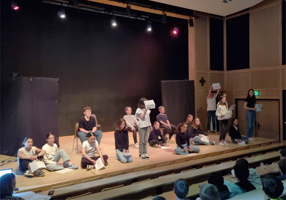 L’atelier théâtre 6e/5e sur les planches