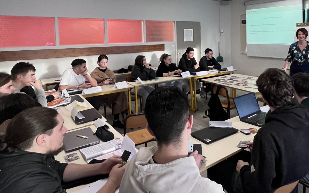 Intervention de Christelle ABIVEN, RRH La Poste auprès des étudiants de BTS MCO par alternance