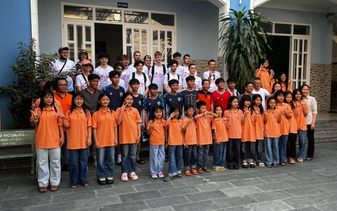 Solidarité et technologie au service des enfants : les étudiants de BTS CIEL engagés au Vietnam